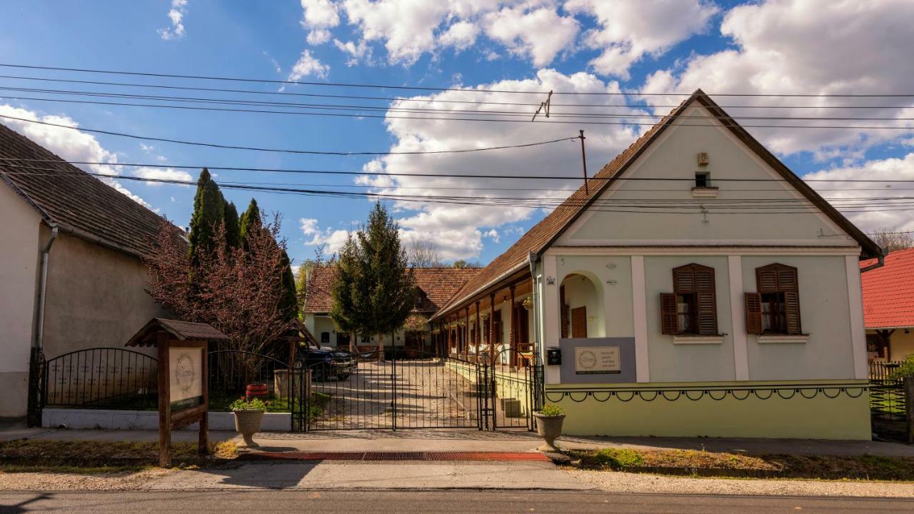 Noresa Etterem Es Panzio Szálka Exterior foto