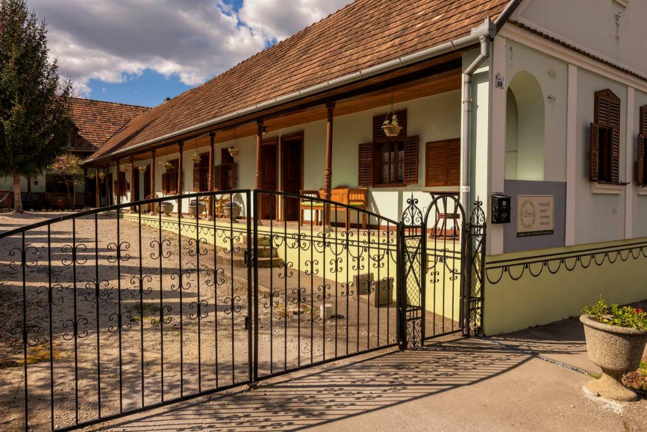 Noresa Etterem Es Panzio Szálka Exterior foto